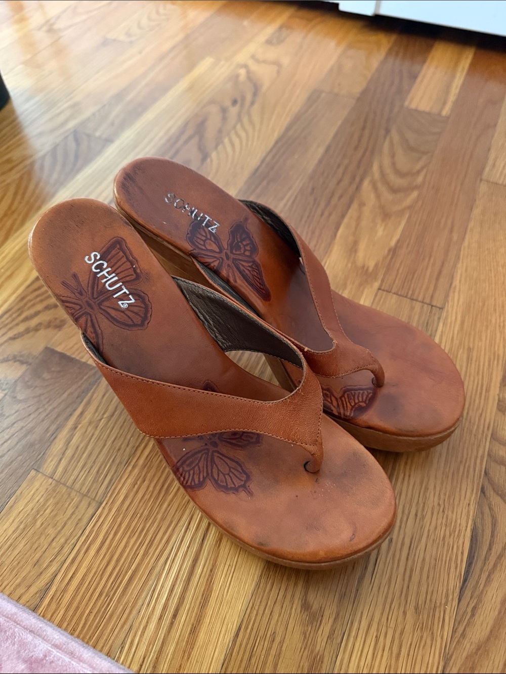 SCHUTZ Tan Brown Leather Wedge Thong Sandals